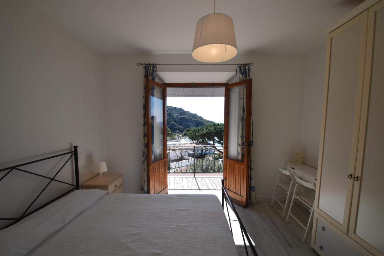 Appartamenti Cavoli - Vista Mare Con Terrazze, Clima E Posti Auto Spiaggia di Cavoli Eksteriør bilde