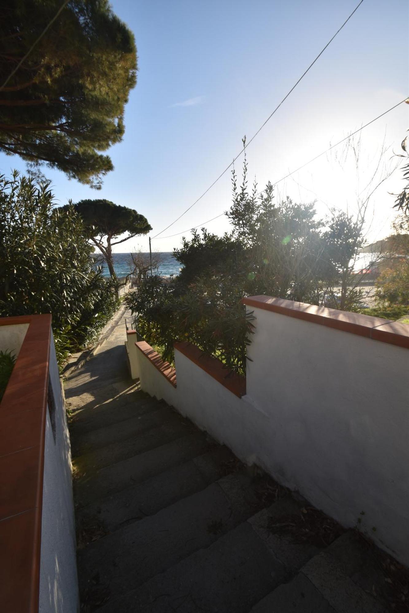Appartamenti Cavoli - Vista Mare Con Terrazze, Clima E Posti Auto Spiaggia di Cavoli Eksteriør bilde