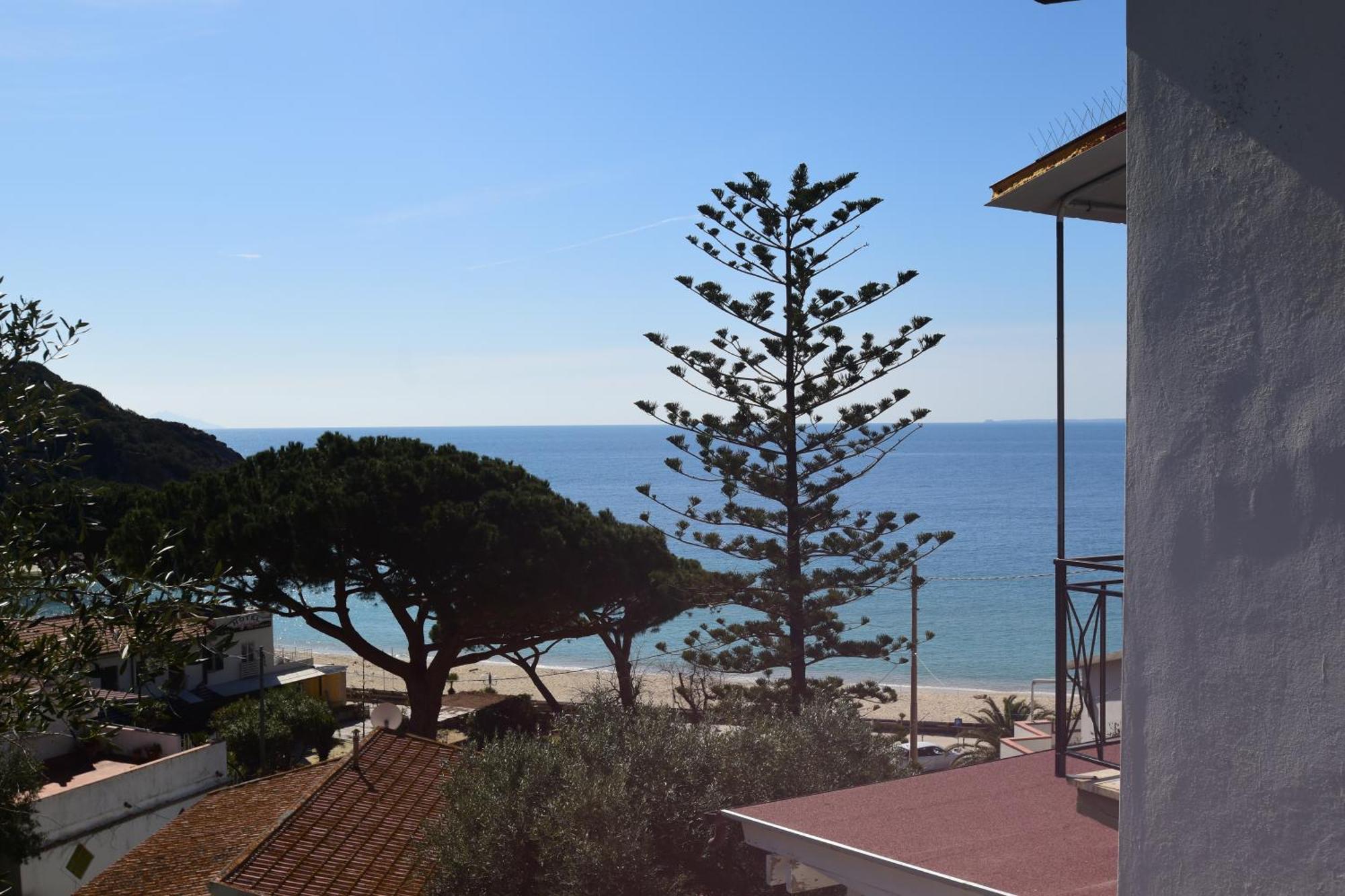 Appartamenti Cavoli - Vista Mare Con Terrazze, Clima E Posti Auto Spiaggia di Cavoli Eksteriør bilde