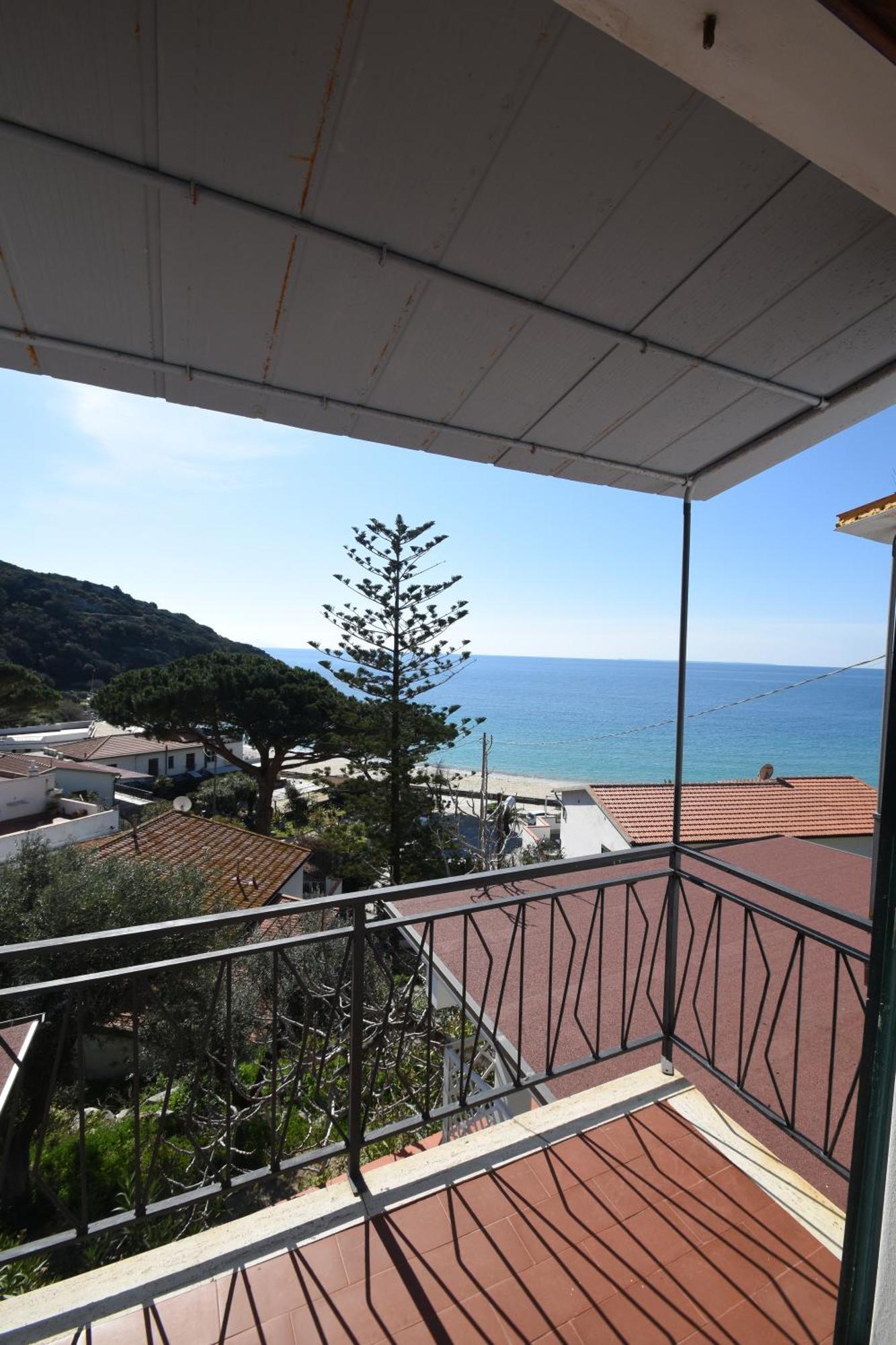 Appartamenti Cavoli - Vista Mare Con Terrazze, Clima E Posti Auto Spiaggia di Cavoli Eksteriør bilde